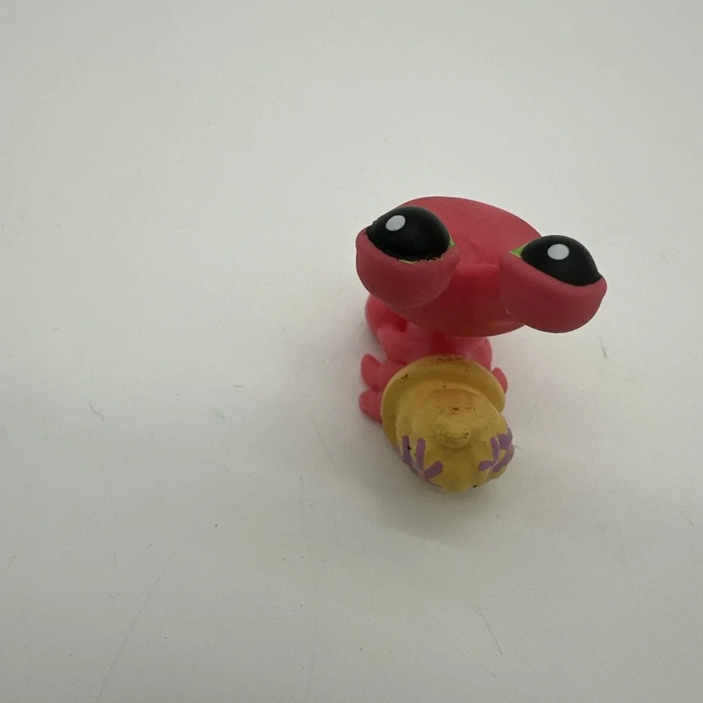 Littlest Pet Shop Hermit Crab Animal Figure Green Eyes Pink 577 Small